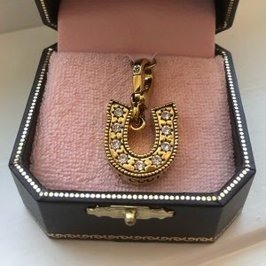 Juicy Couture C-Horseshoe Charm